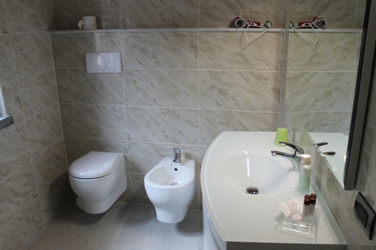 Casa Stefania Apartment Mandello del Lario Bagian luar foto