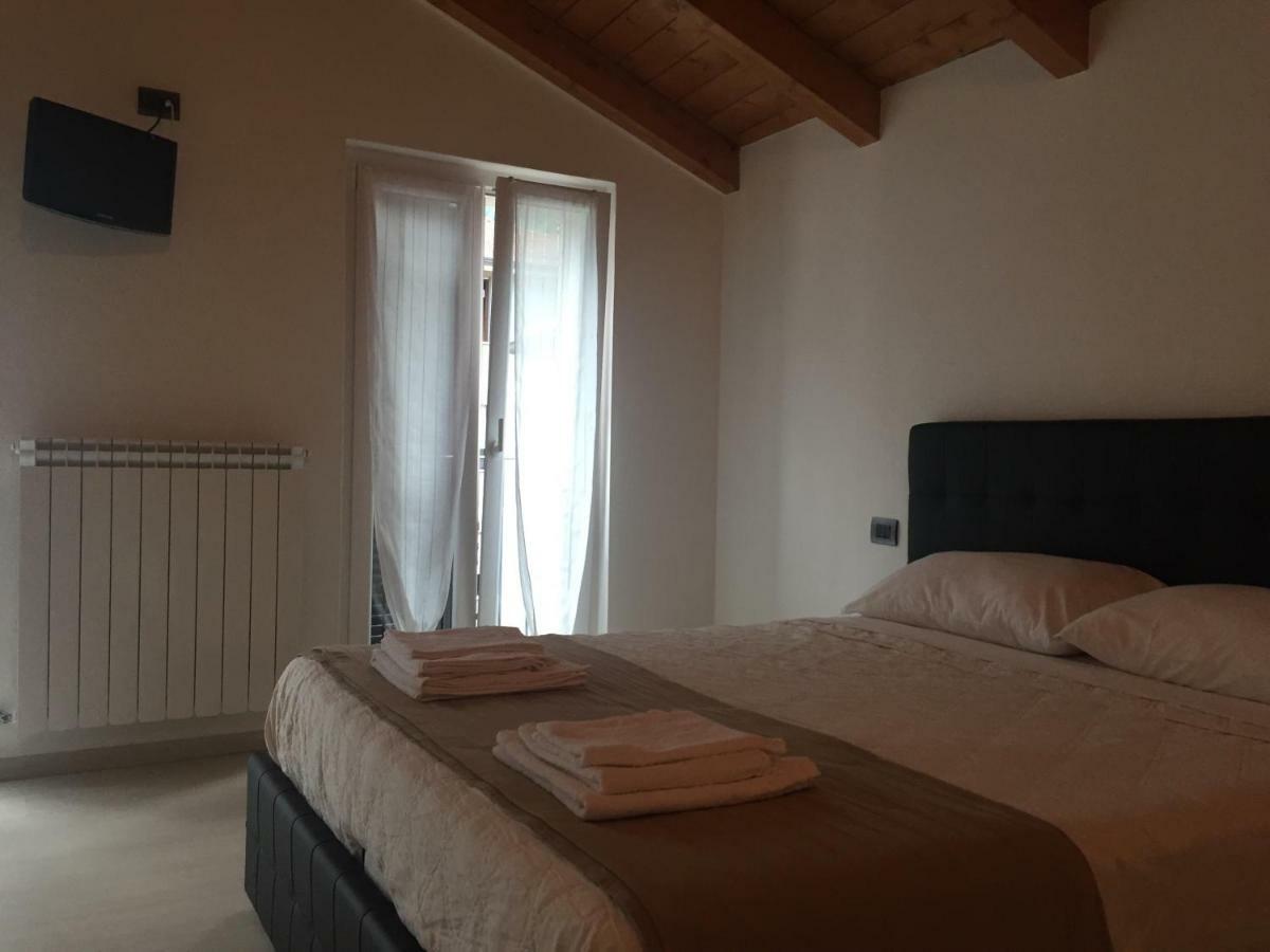Casa Stefania Apartment Mandello del Lario Bagian luar foto