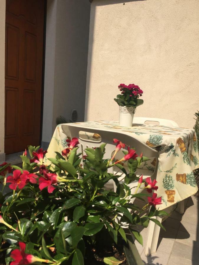 Casa Stefania Apartment Mandello del Lario Bagian luar foto